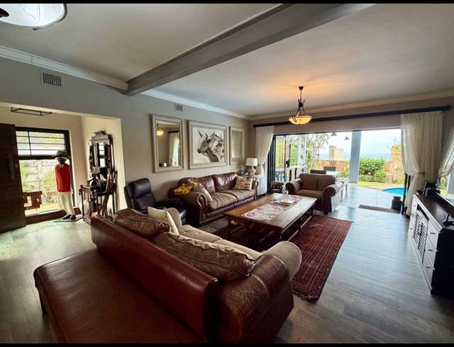 8 BEDROOM HOUSE FOR SALE IN UMHLANGA CENTRAL